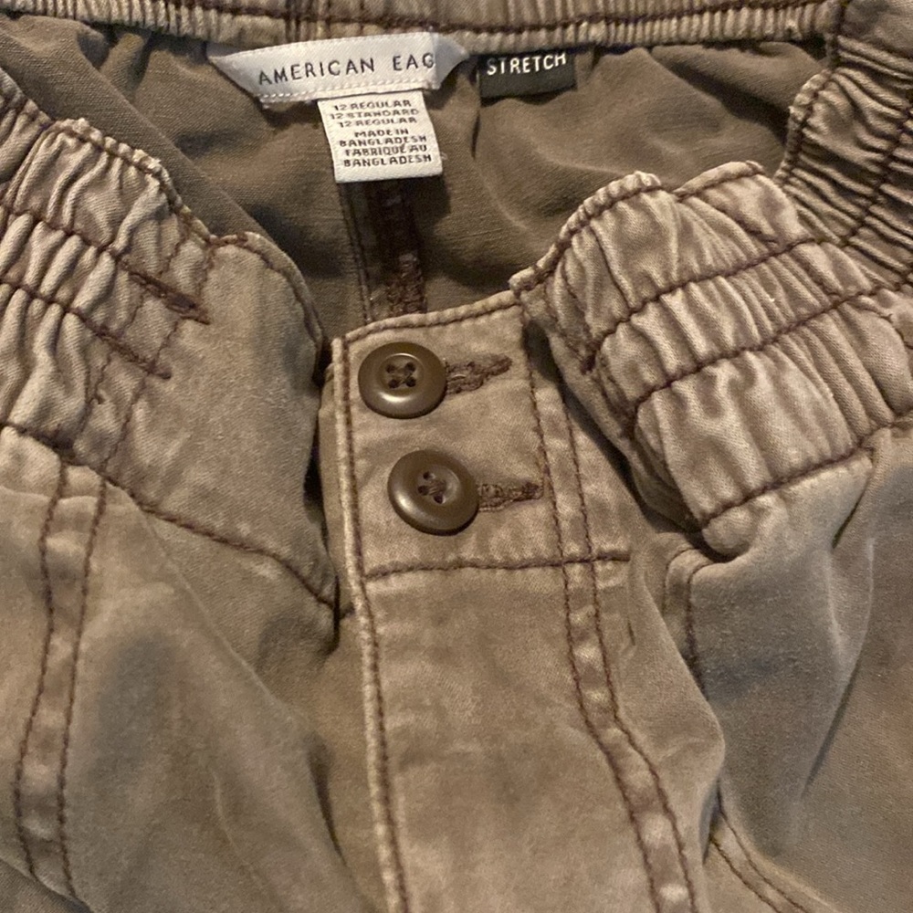 Brown American Eagle Cargo stretch pants.